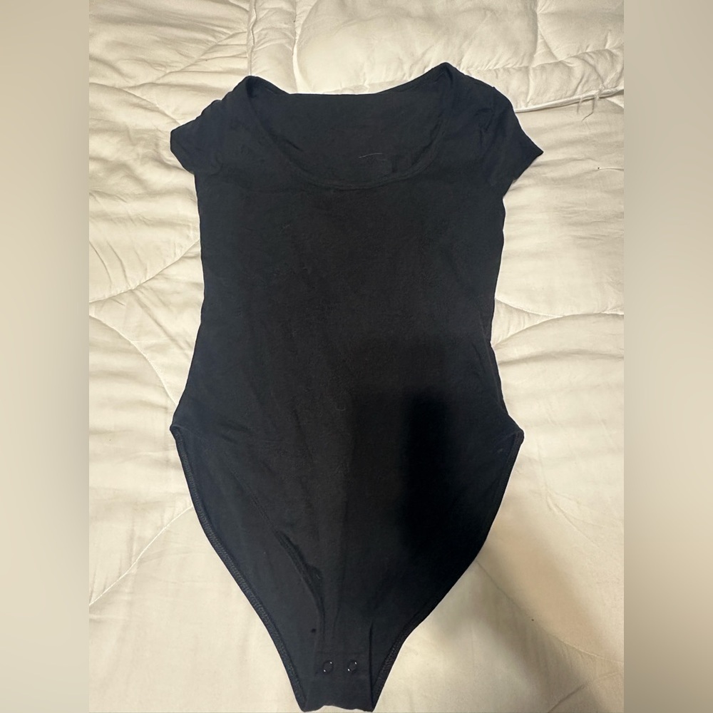 Old navy basic black bodysuit-M